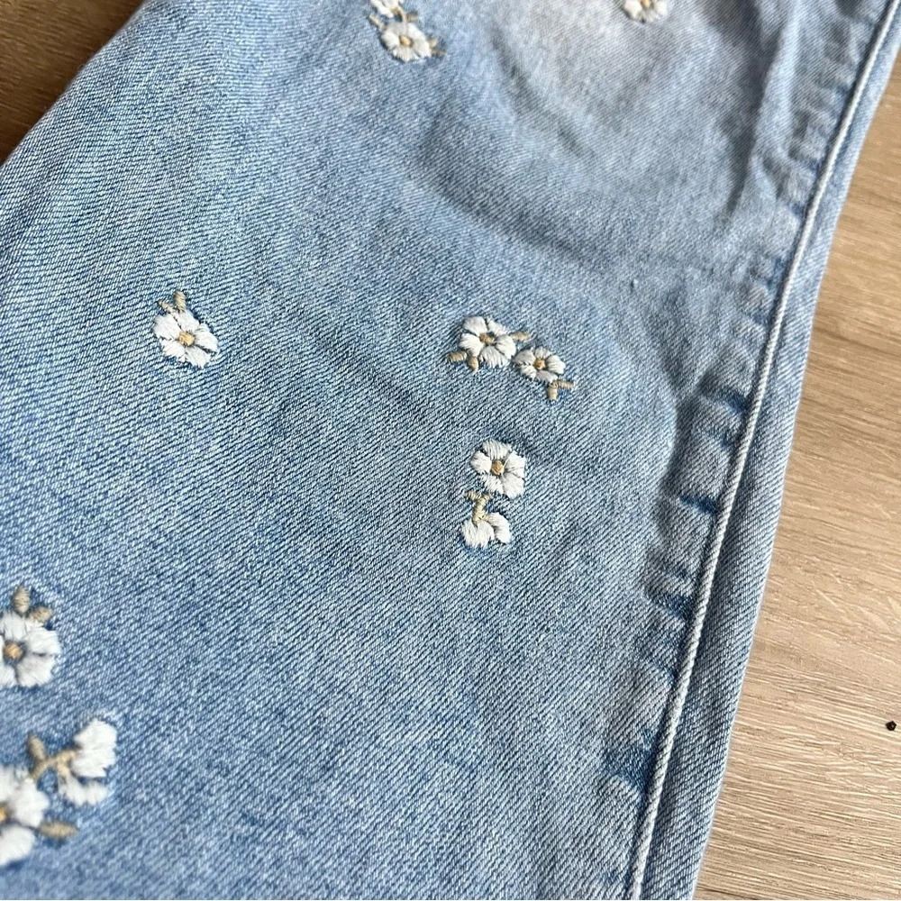 Abercrombie & Fitch Spring Mid Rise Skinny Daisy Floral Embroidered Jeans 30